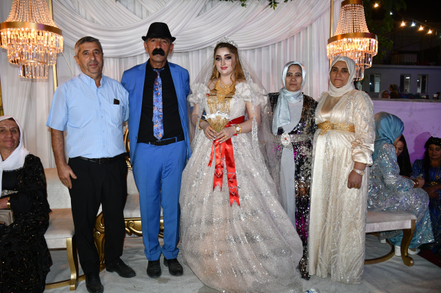 Sosyal medya fenomeni 'Tıvorlu İsmail'in oğlunun düğününde 6,9 milyon lira değerinde altın ve para takıldı